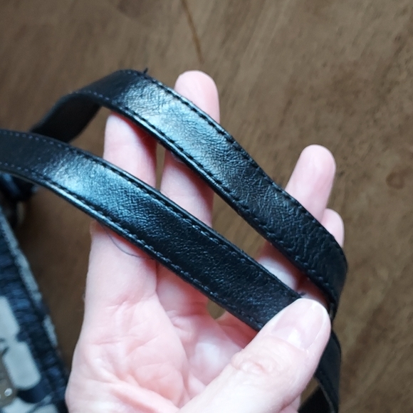 Coach Gallery Signature Tote w/ a Wristlet (RARE) - Picture 15 of 17